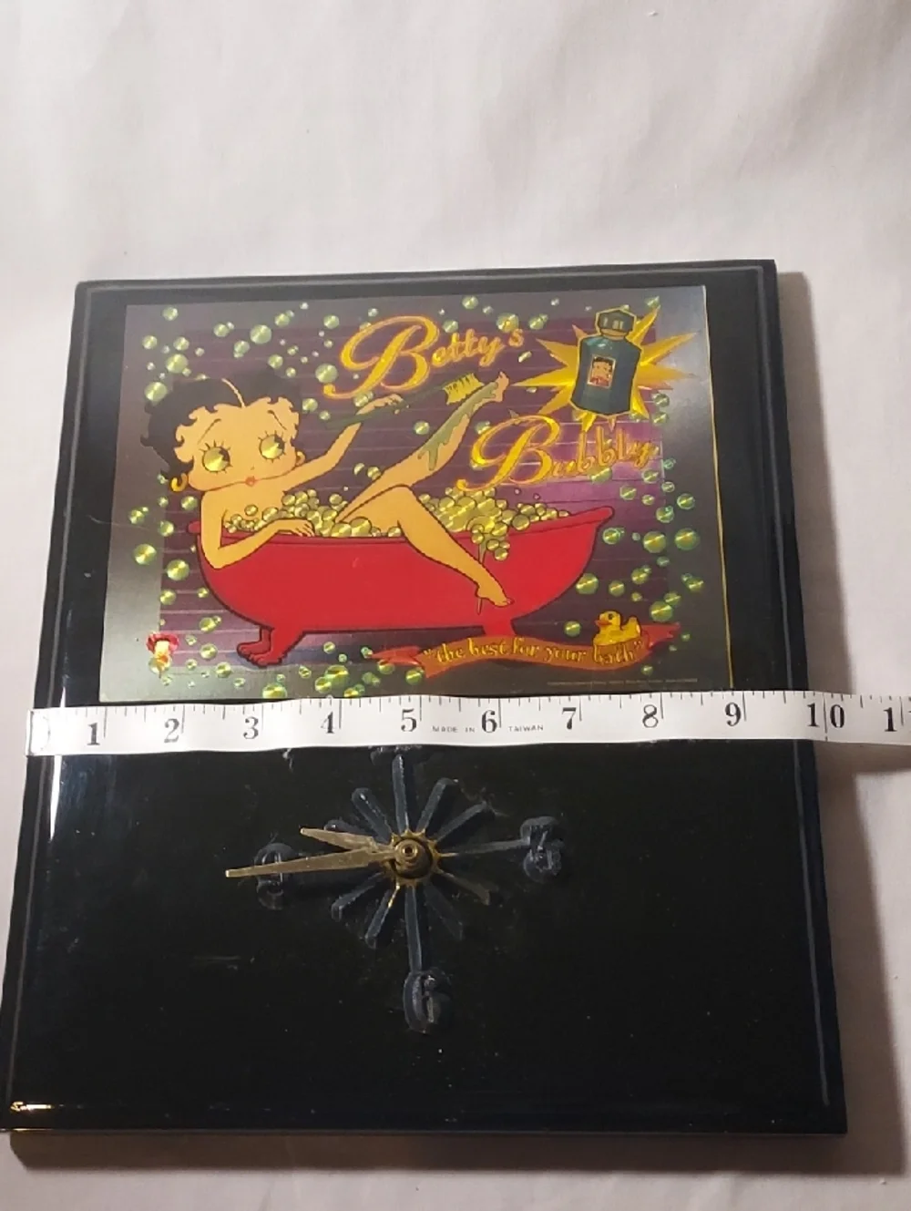 Vintage 1998 Betty Boop Bubbles Wall Clock Collectible
